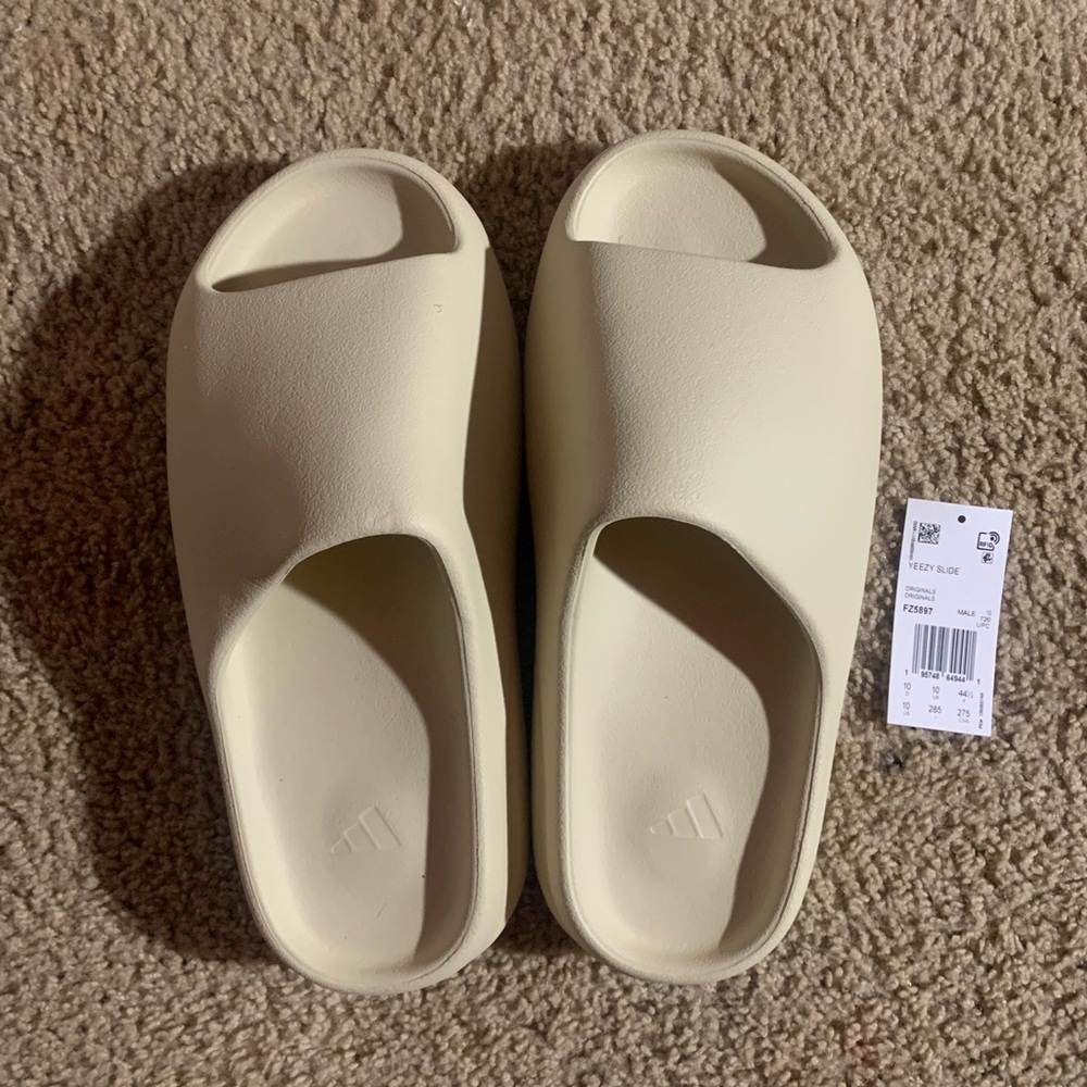Adidas Yeezy Slides Bone - NEGOTIABLE - BRAND NEW
